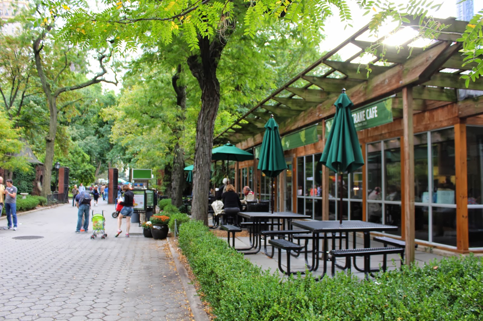 Their menu has hot and cold dishes as well as snacks and beverages. Salisbury Hotel NYC CENTRAL PARK ZOO